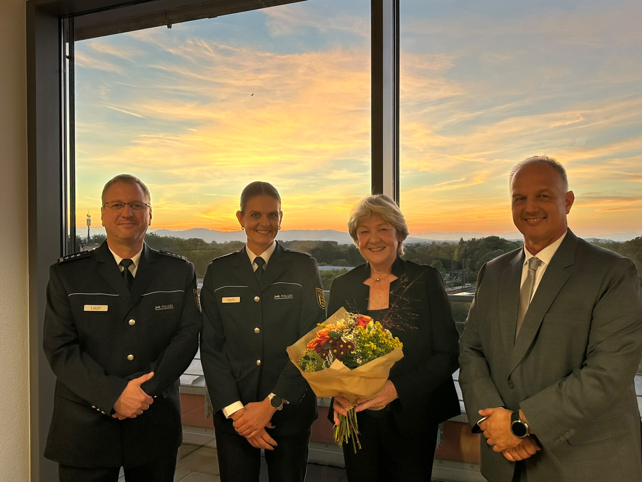 Zu den Gratulanten zählten auch die Leiterin des Polizeireviers Emmendingen Polizeirätin Jacqueline Heim, ihr Vertreter EPHK Florin Leist und der Leiter der Kriminalpolizei EKHK Jürgen Bergmann