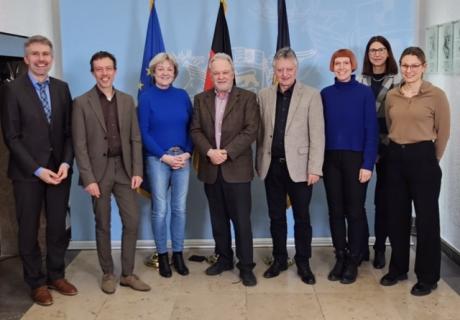 Vertreter der Landesregierung und des WEISSEN RING